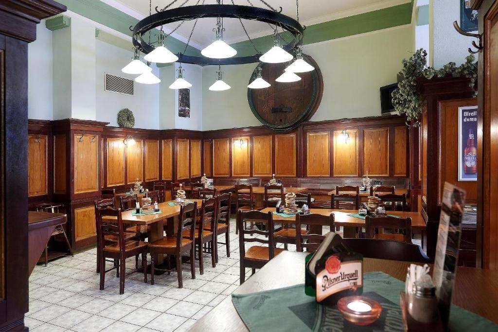 פלזן Hotel U Salzmannu מראה חיצוני תמונה