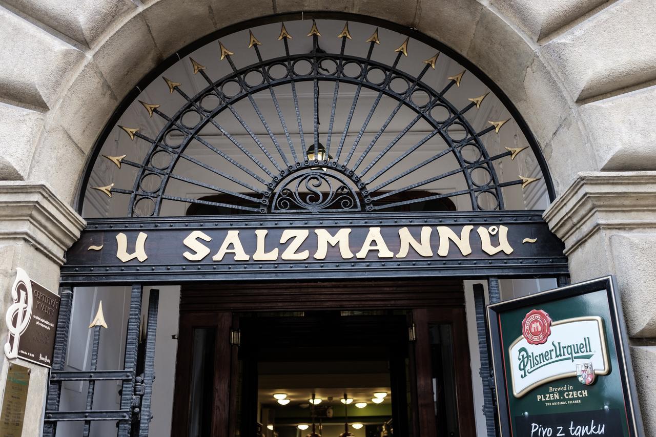 פלזן Hotel U Salzmannu מראה חיצוני תמונה