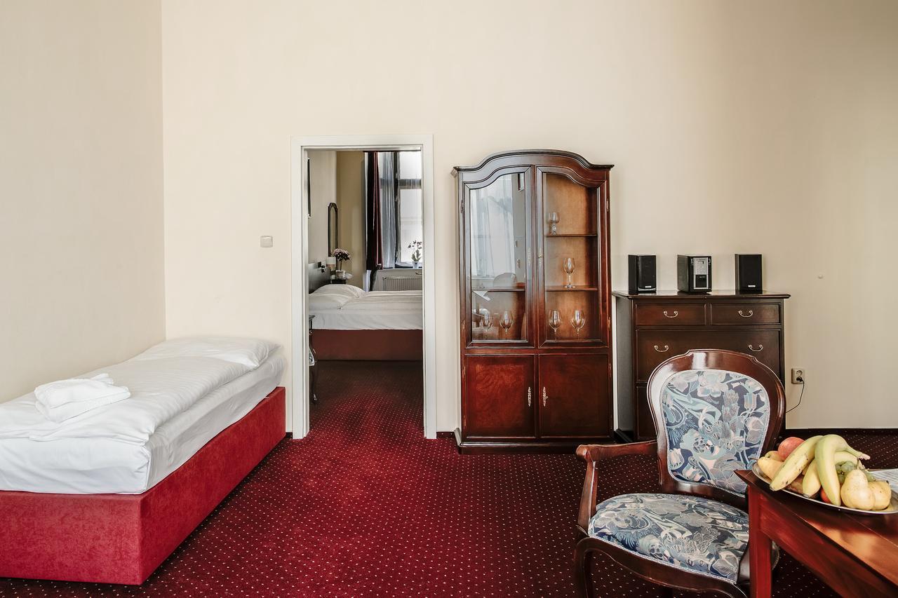 פלזן Hotel U Salzmannu מראה חיצוני תמונה