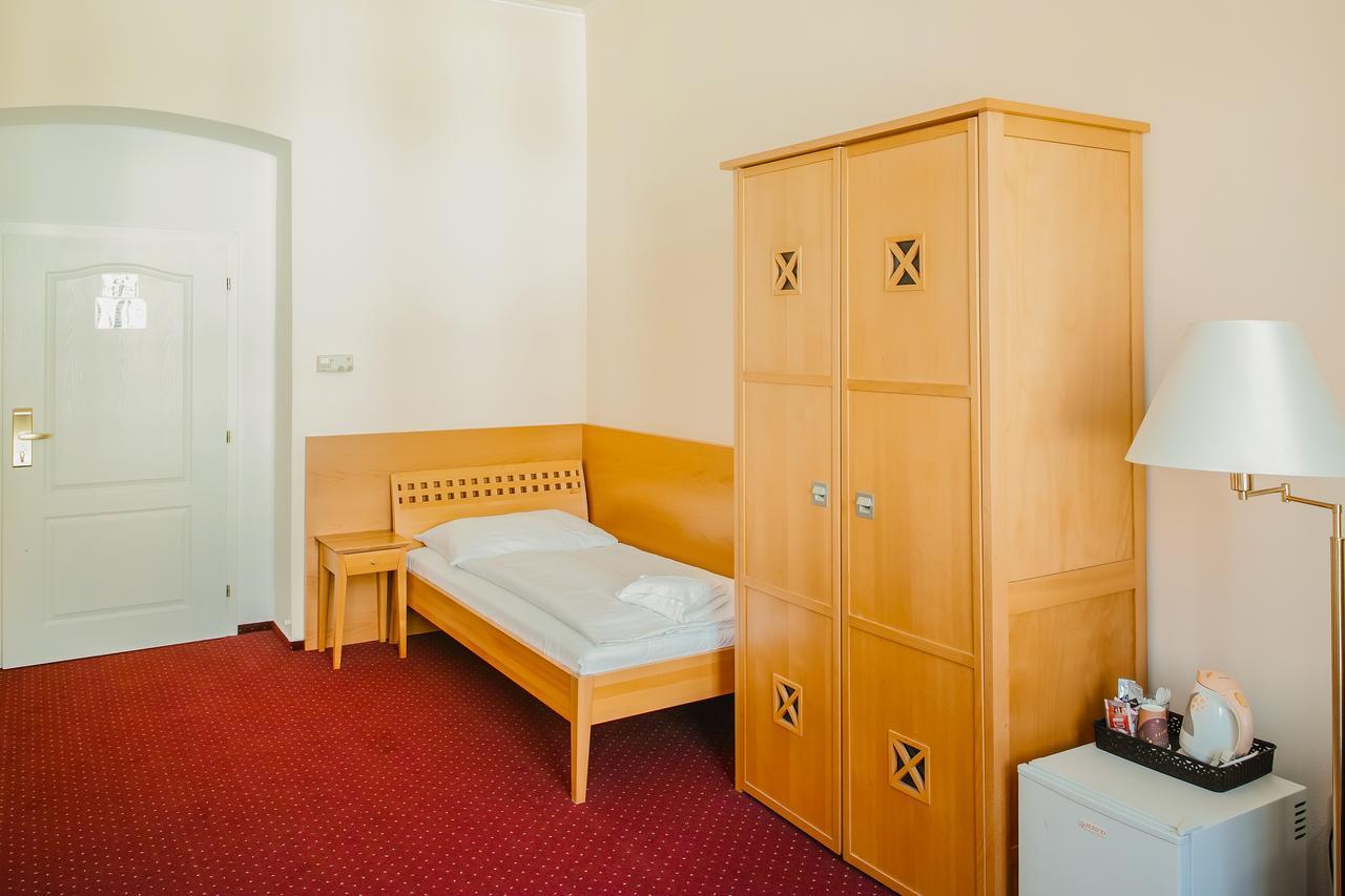 פלזן Hotel U Salzmannu מראה חיצוני תמונה
