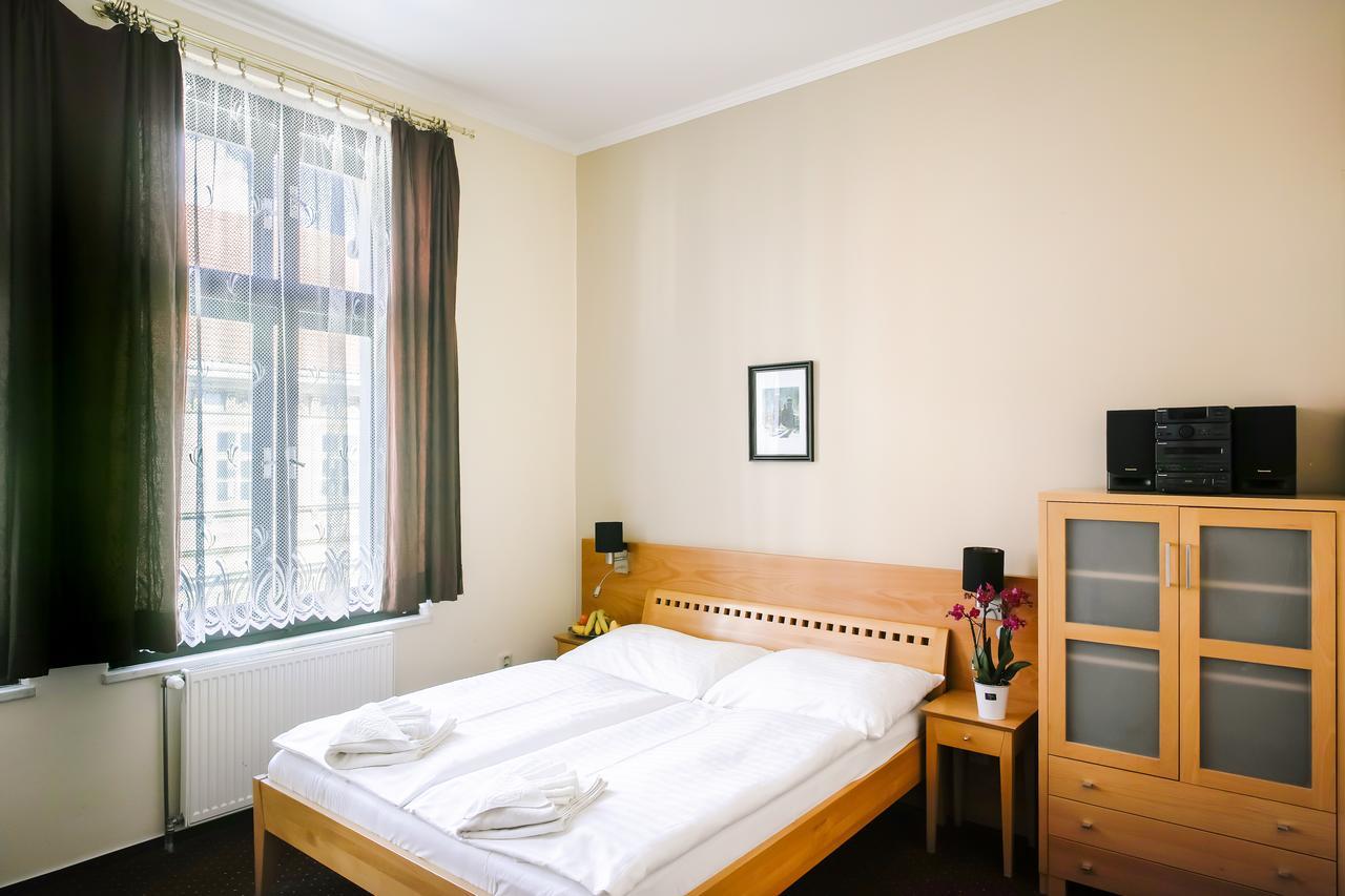פלזן Hotel U Salzmannu מראה חיצוני תמונה
