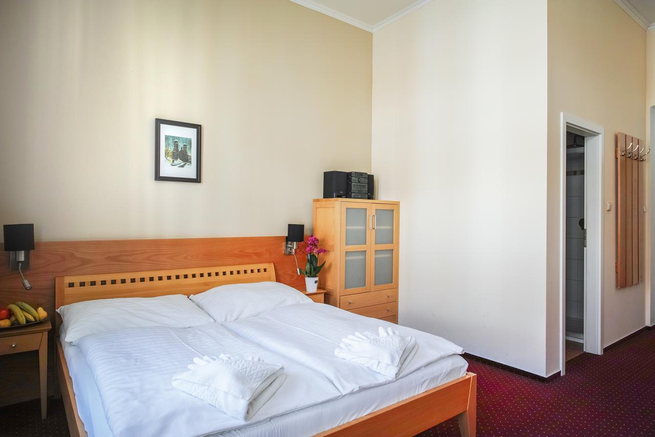פלזן Hotel U Salzmannu מראה חיצוני תמונה